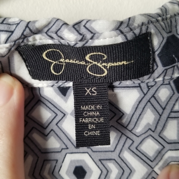 Jessica Simpson Women's Clover Geometric Print Blouse Size XS Gray/Navy - Picture 13 of 16